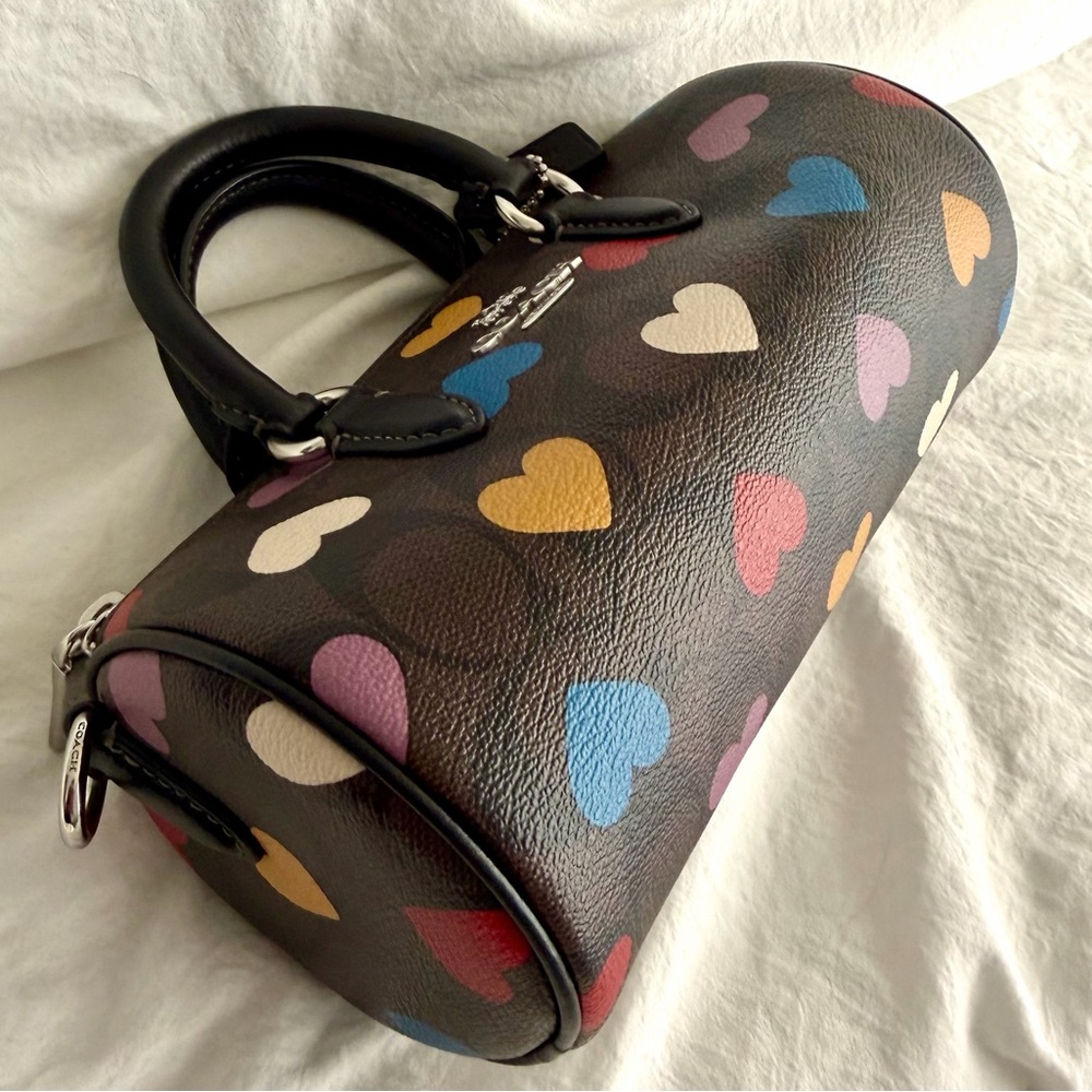 đź‘‘âś…PRICE FIRMâś…COACH Multicolor Heart Print Barrell Crossbody Bag. NWOT - Picture 5 of 17